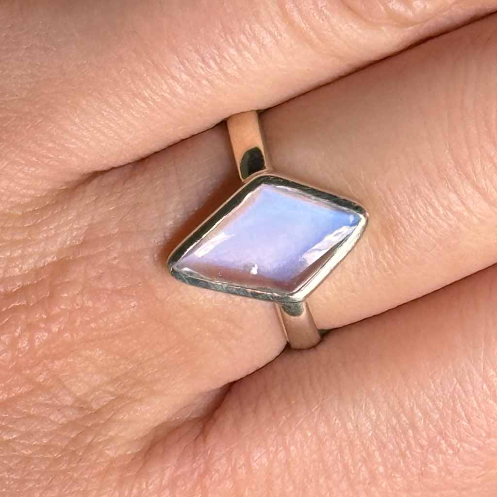 Mondstein Design Juwelier Ringe Sri Lanka Raute