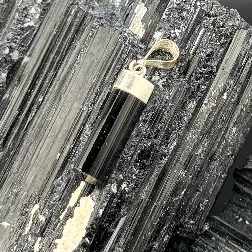 Schwarzer Turmalin 925er Silber Anhänger