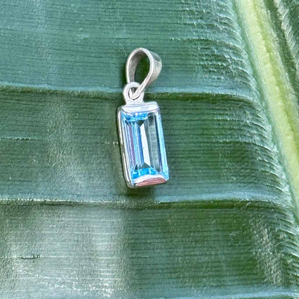 Blue Topas Anhänger Sri Lanka