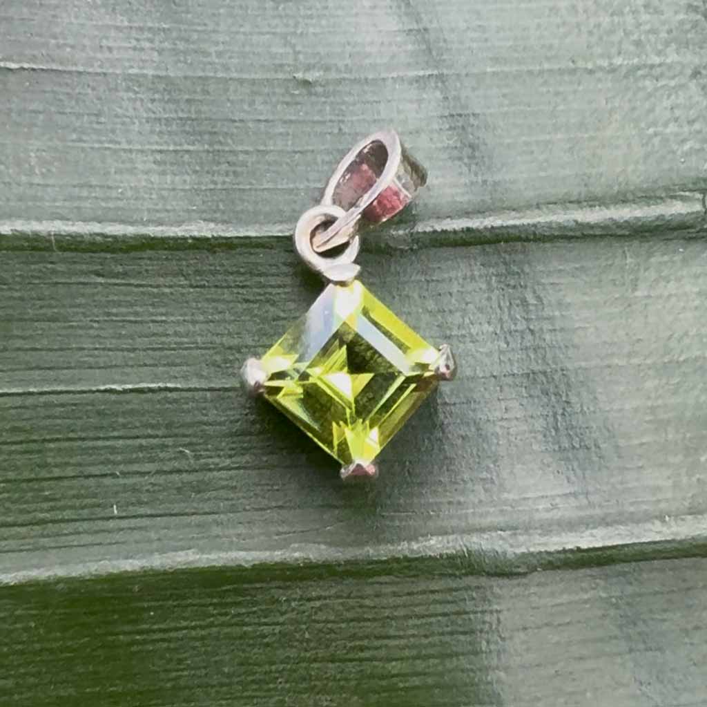 Peridot Anhänger Sri Lanka