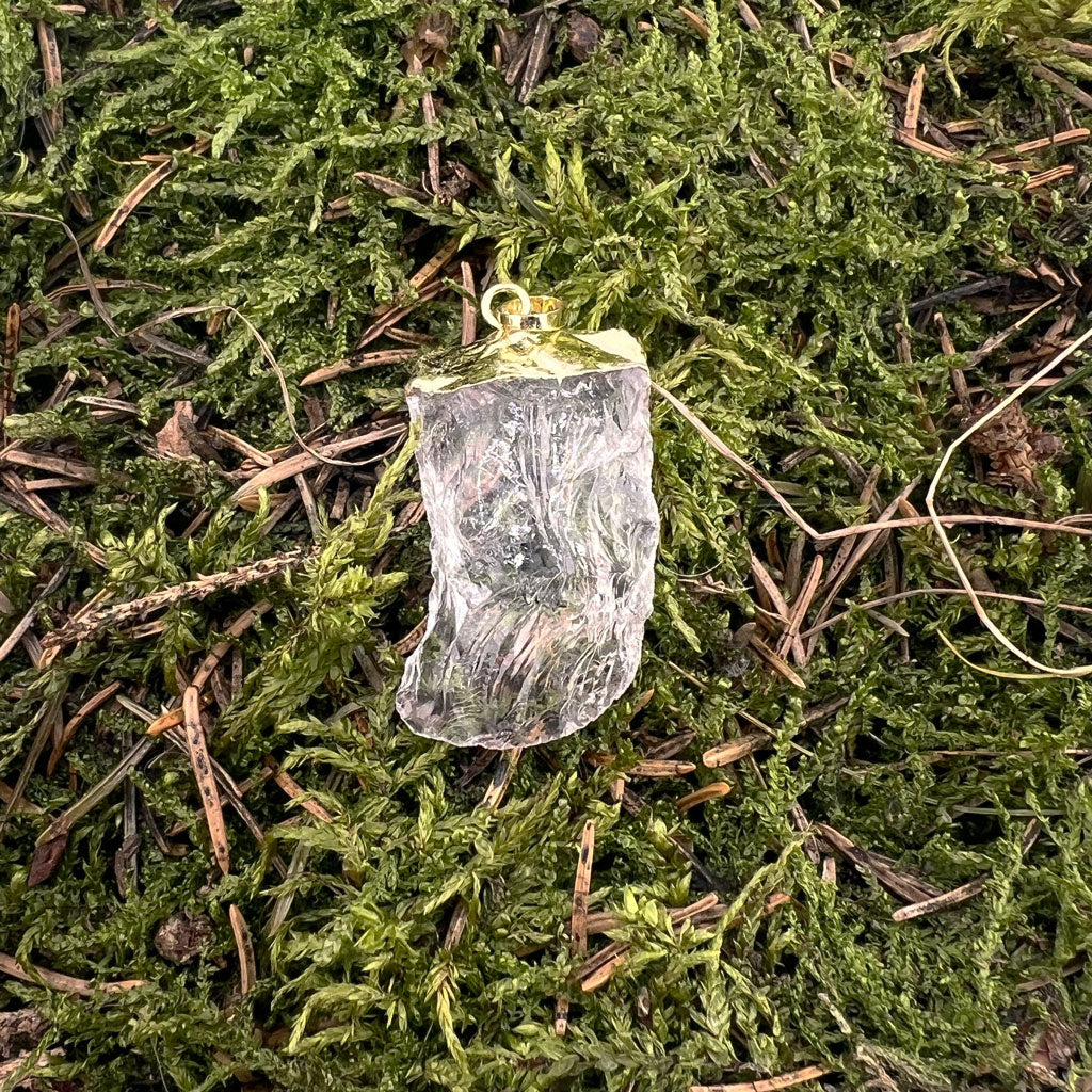 Bergkristall Anhänger gehämmert