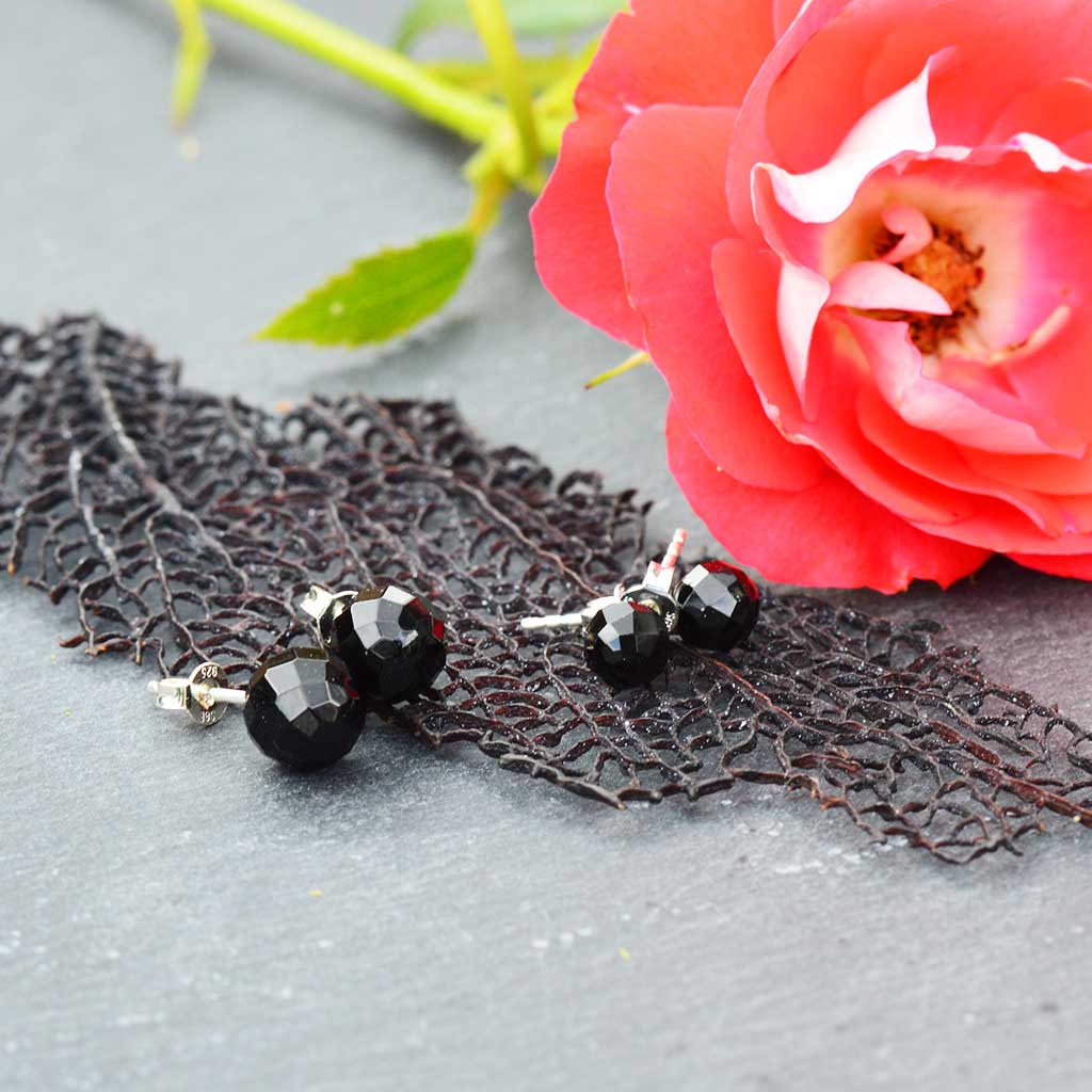 Onyx facettierte Ohrstecker