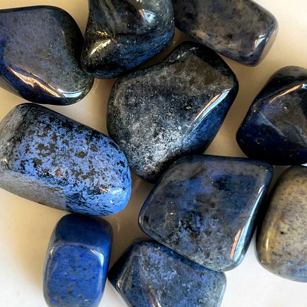 Dumortierit Trommelstein