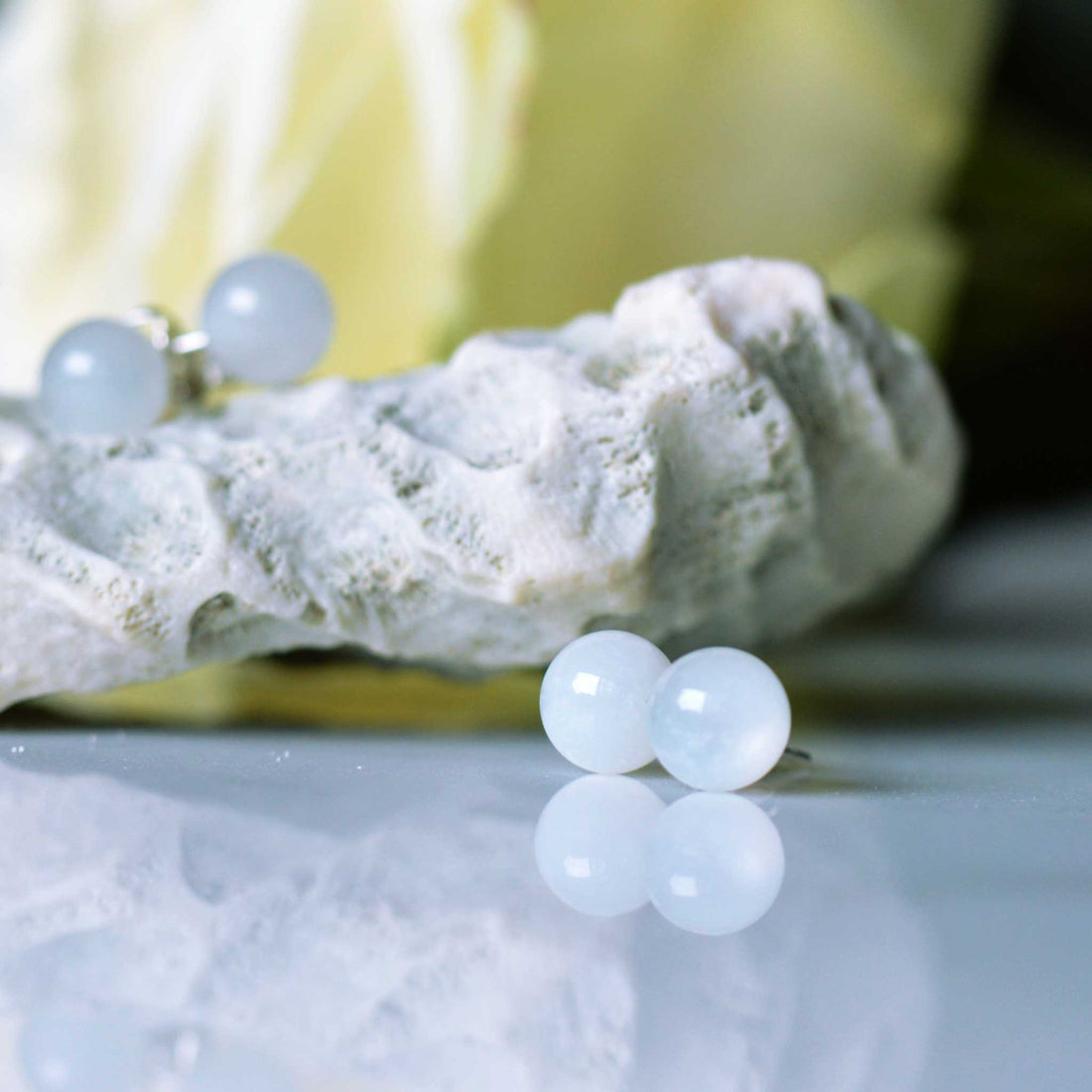 Mondstein Ohrstecker cremeweiß