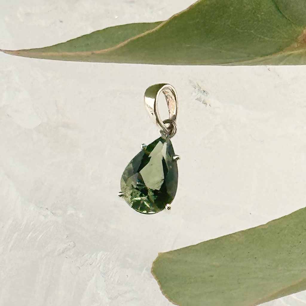 Moldavit Silber Anhänger facettiert