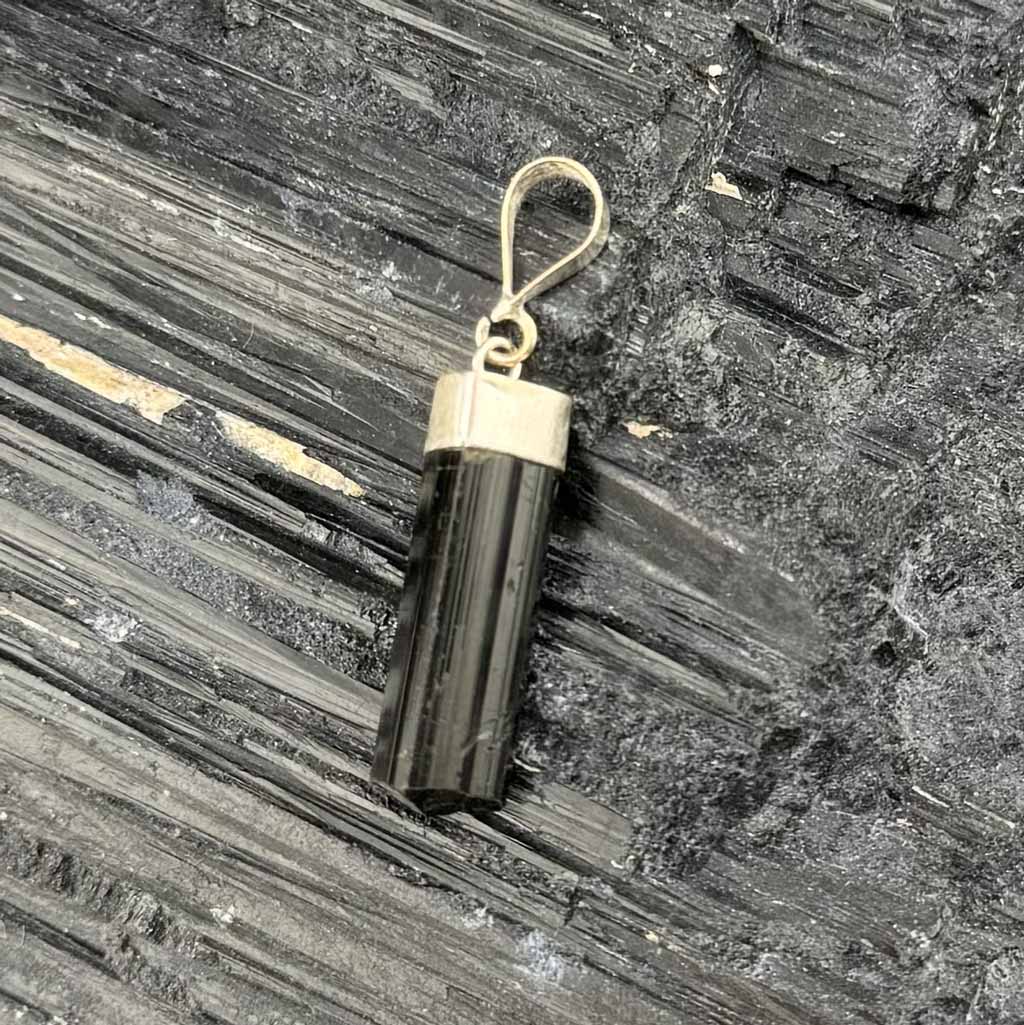 Schwarzer Turmalin 925er Silber Anhänger