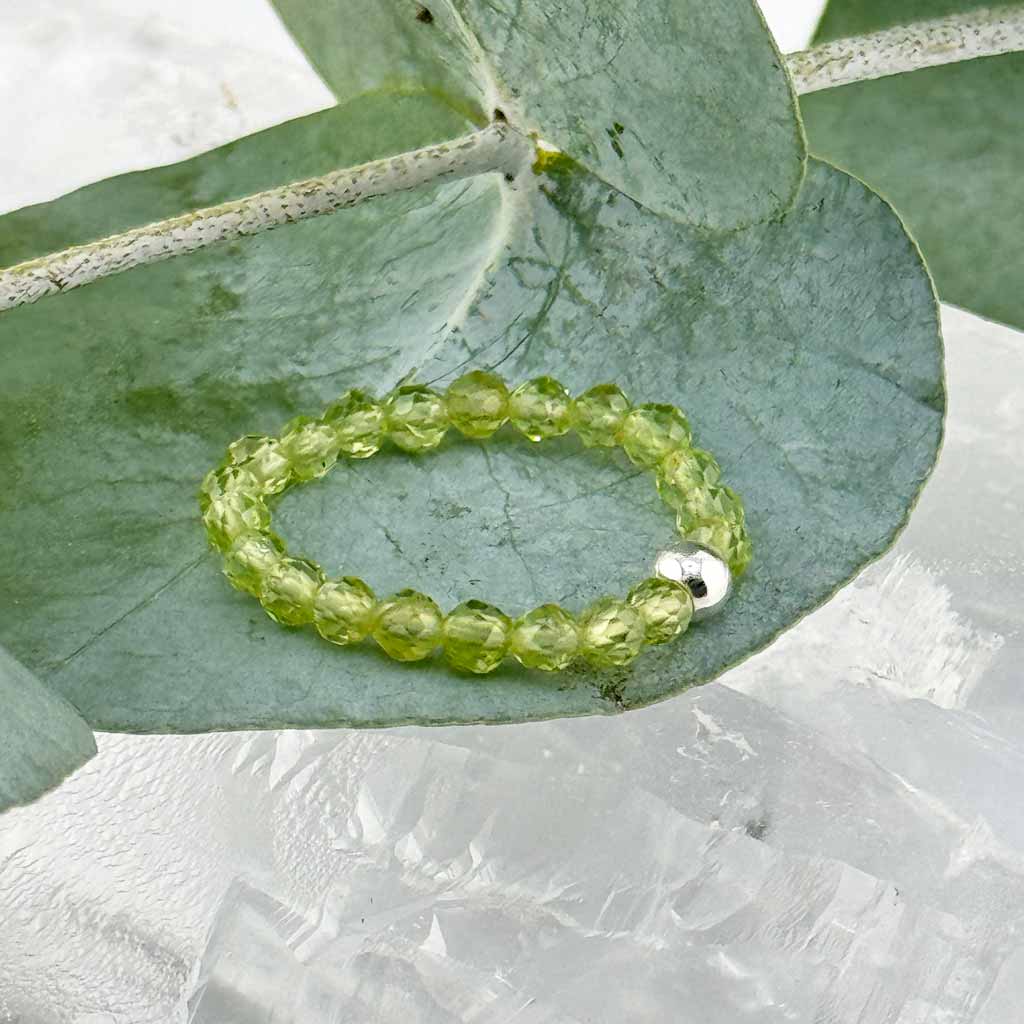 Peridot Ring facettiert