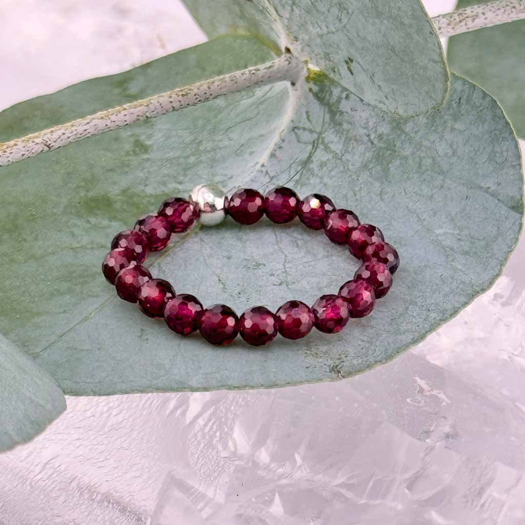 Granat Ring facettiert