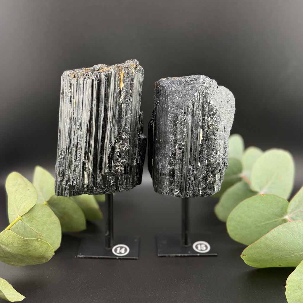 Schwarzer Turmalin auf Ständer