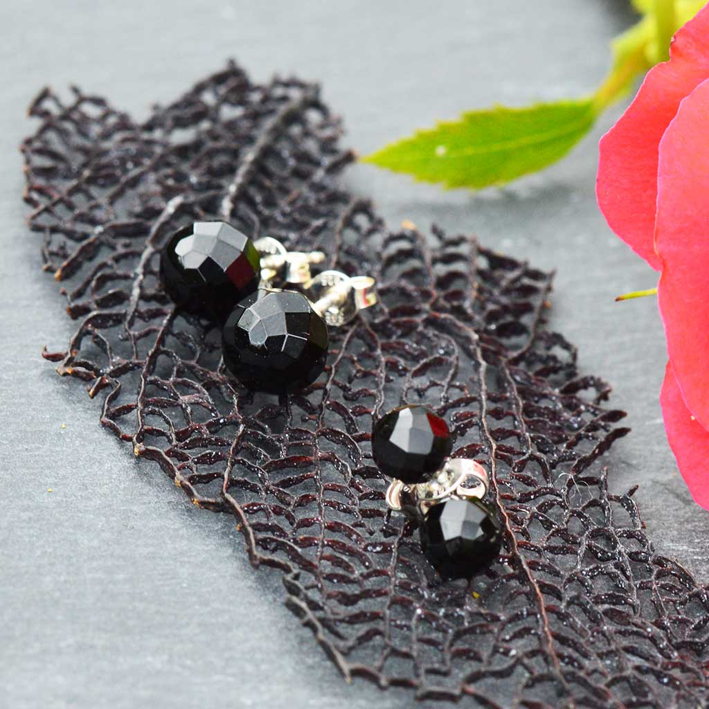 Onyx facettierte Ohrstecker