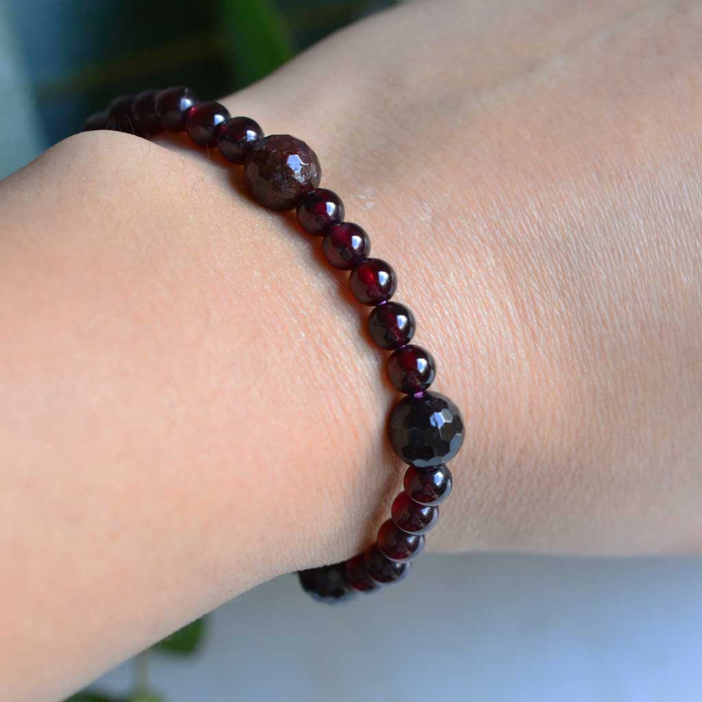 Granat power Armband